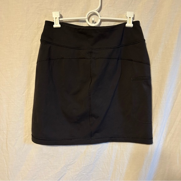 Duluth trading Company pull on Skort  Woman’s size small Black Hiking- Everyday - Picture 1 of 10